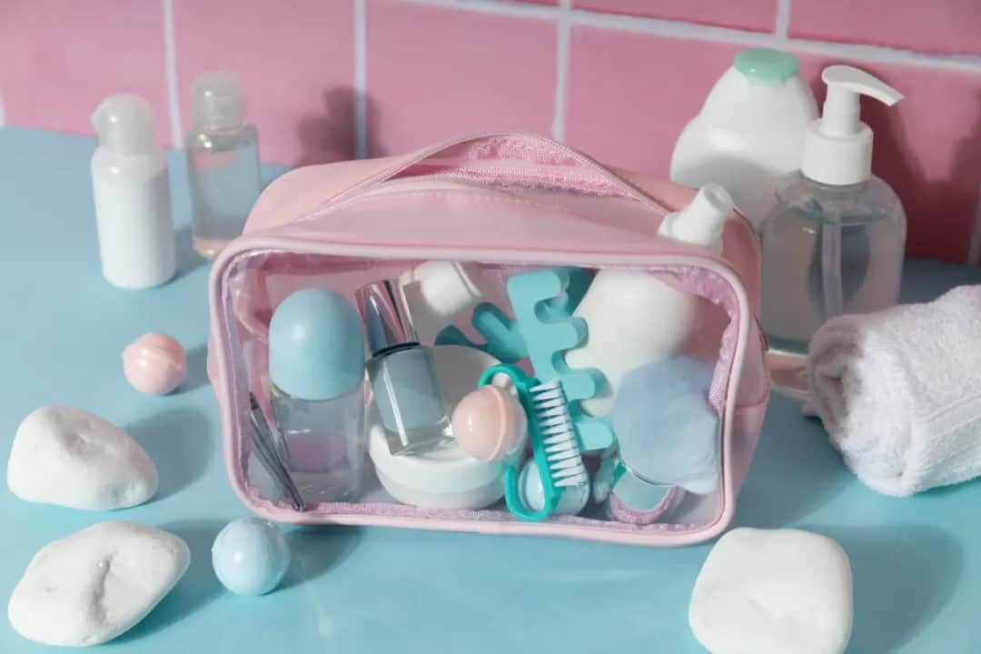 Jak zapakować kosmetyki do samolotu, aby uniknąć problemów z kontrolą? Jak zapakować kosmetyki do samolotu, aby uniknąć problemów z kontrolą?