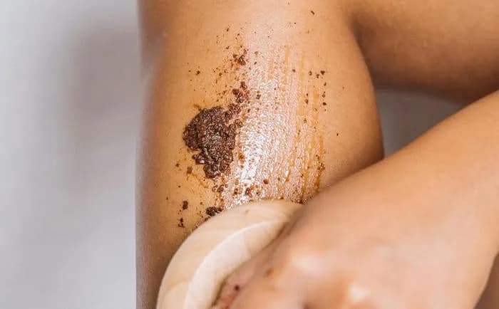 Skuteczne sposoby na zmycie balsamu brązującego i uniknięcie plam