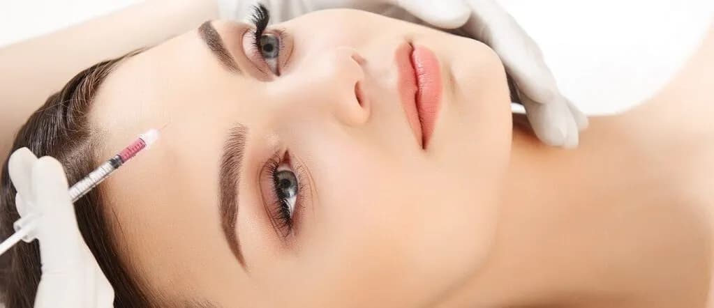 Czy botox jest bezpieczny? Poznaj skutki uboczne i przeciwwskazania