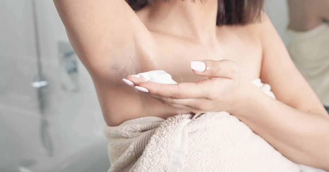 Jak się golić pod pachami, aby uniknąć podrażnień i uzyskać gładkość