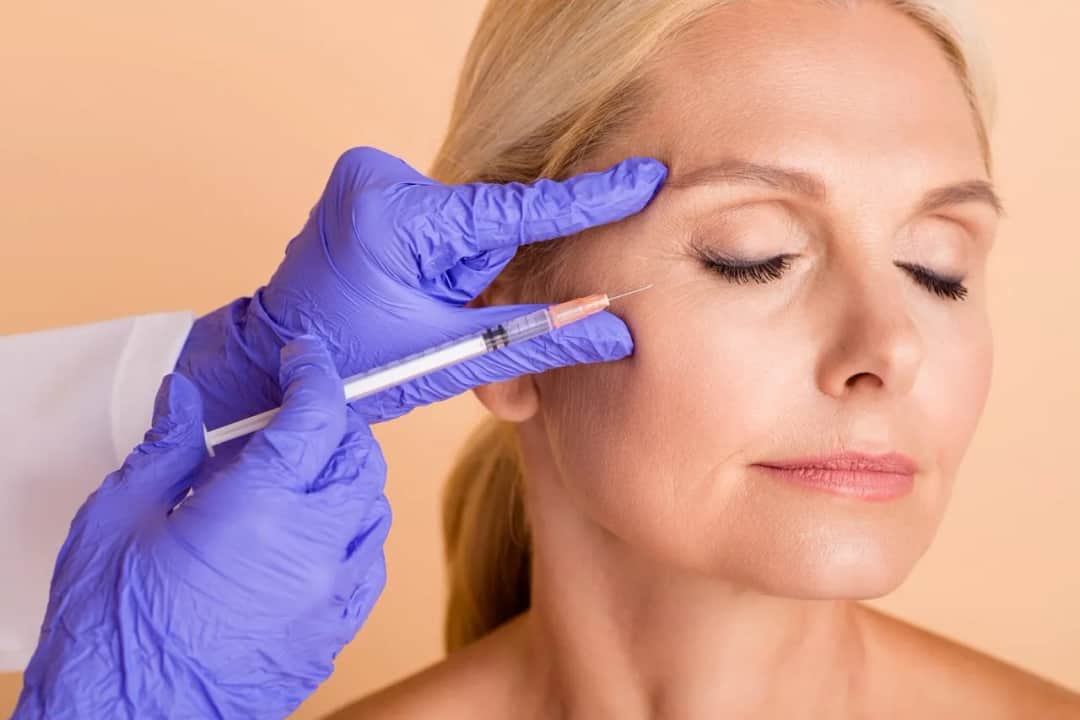 Kwas hialuronowy czy botox - co wybrać dla młodszego wyglądu?